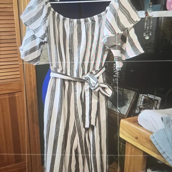 Off-Shoulder Striped Jumpsuit - Gray/White - Picture 7 of 7